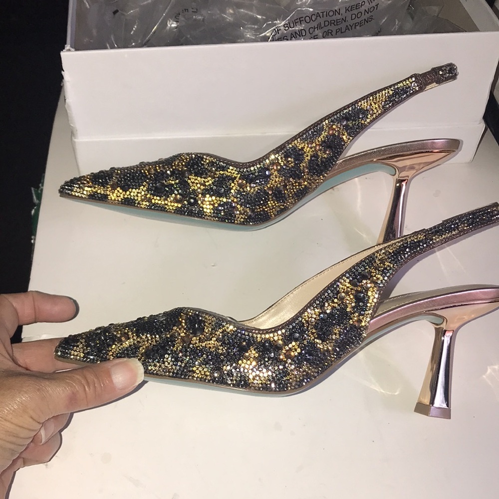 NIB Women’s Betsey Johnson Leopard Shoes - Picture 7 of 11